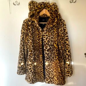 Forever 21 Leopard Print Furry Jacket size Medium